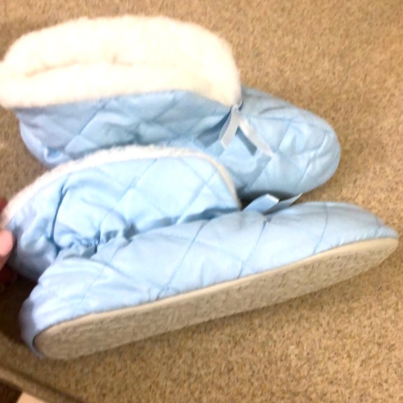 Hanes super comfy slippers NWOT - Picture 2 of 8